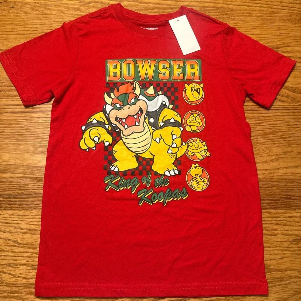 Kid's Nintendo Bowser Super Mario T-Shirt.  Boys size medium Red